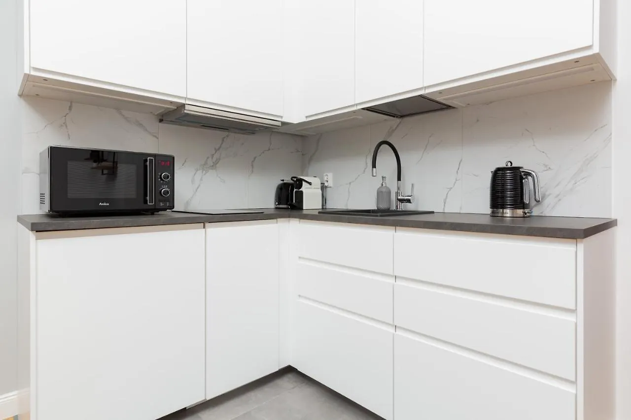 Central Studio Apartment Marszalkowska By Renters Warsaw Poland